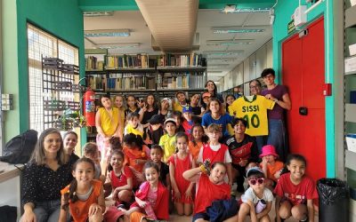 Crianças do PRODECAD visitam a oficina “Copa do Mundo de Futebol Feminino histórias, desenhos e registros na Biblioteca da FEF”